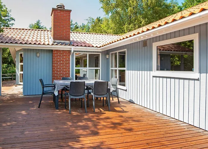 6 Person In Norre Nebel-by Traum *